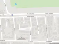 Ambulance met grote spoed naar de Mastplein in Den Bommel