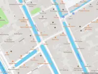 Ambulance met gepaste spoed naar de Peperstraat in Delft