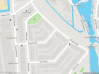 Ambulance met grote spoed naar de Gieterijstraat in Leiden