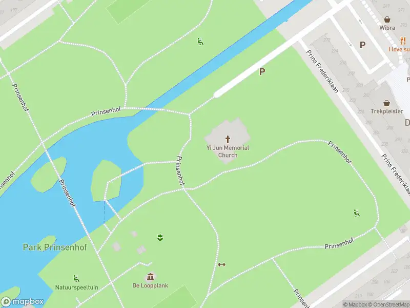 Ambulance met grote spoed naar de Prinsenhof in Leidschendam