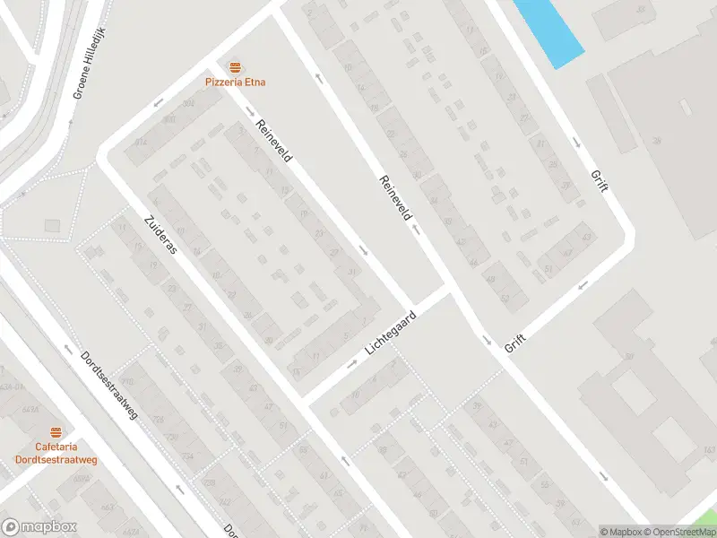 Ambulance met grote spoed naar de Reineveld in Rotterdam