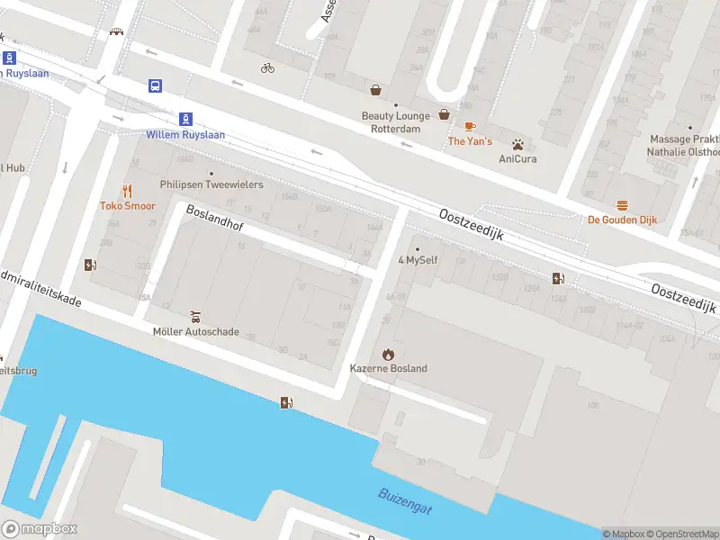 Ambulance met grote spoed naar de Bosland in Rotterdam