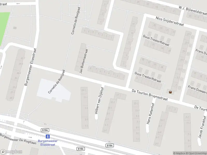 Ambulance met gepaste spoed naar de Burgemeester Fockstraat in Amsterdam