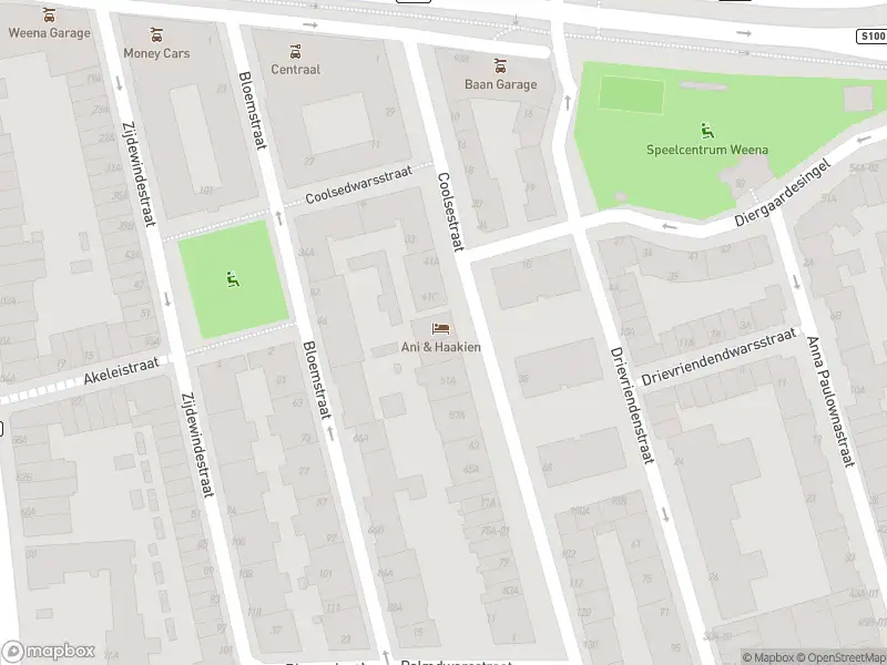 Ambulance met grote spoed naar de Coolsestraat in Rotterdam