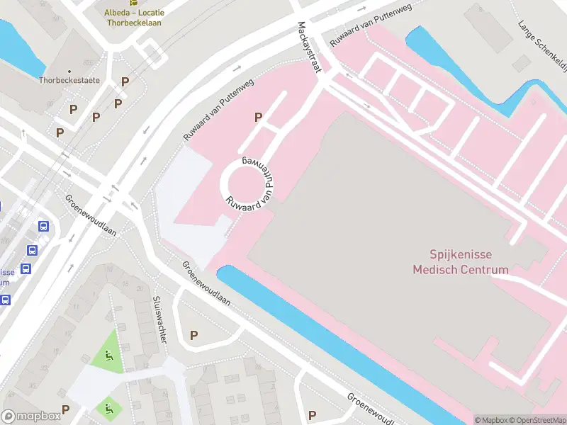 Ambulance met gepaste spoed naar de Ruwaard van Puttenweg in Spijkenisse