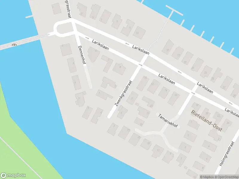 Ambulance met grote spoed naar de Zwenkgrasstraat in Amsterdam