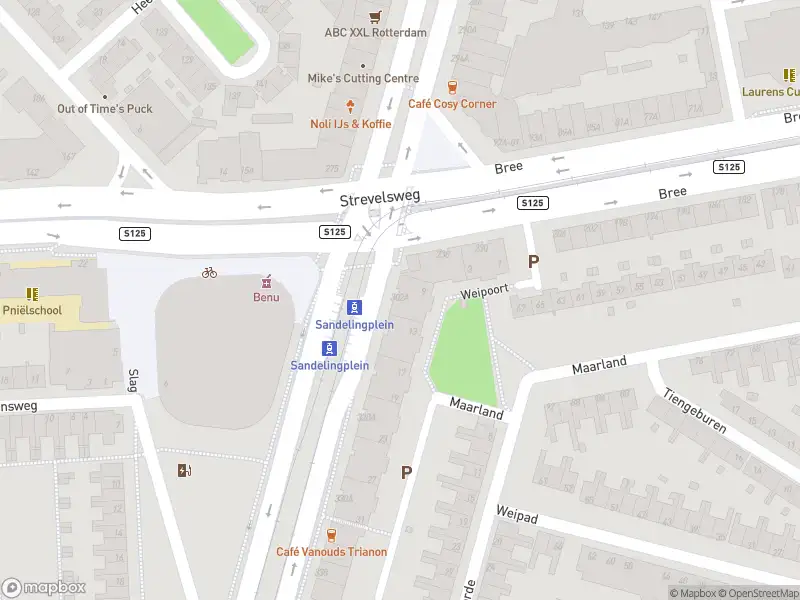 Ambulance met grote spoed naar de Groene Hilledijk in Rotterdam