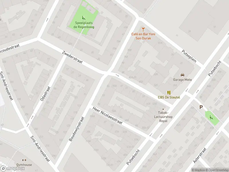 Ambulance met gepaste spoed naar de Zwederstraat in Rotterdam