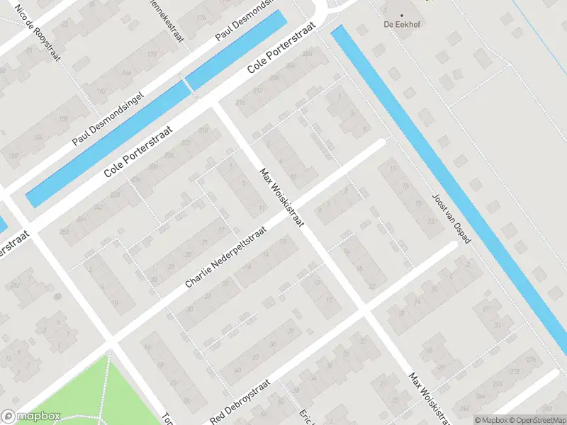 Ambulance met gepaste spoed naar de Charlie Nederpeltstraat in Rotterdam