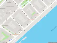 Ambulance met grote spoed naar de Prins Hendrikkade in Rotterdam