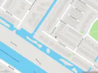 Ambulance met grote spoed naar de Pracanalaan in Amsterdam