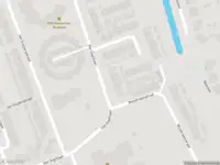 Brandweer met grote spoed naar de Pater Damiaanstraat in Roosendaal vanwege gebouwbrand