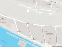 Ambulance met gepaste spoed naar de Oosterdoksstraat in Amsterdam