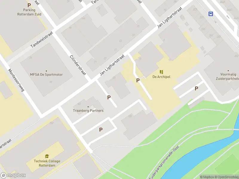 Ambulance met grote spoed naar de Jan Ligthartstraat in Rotterdam