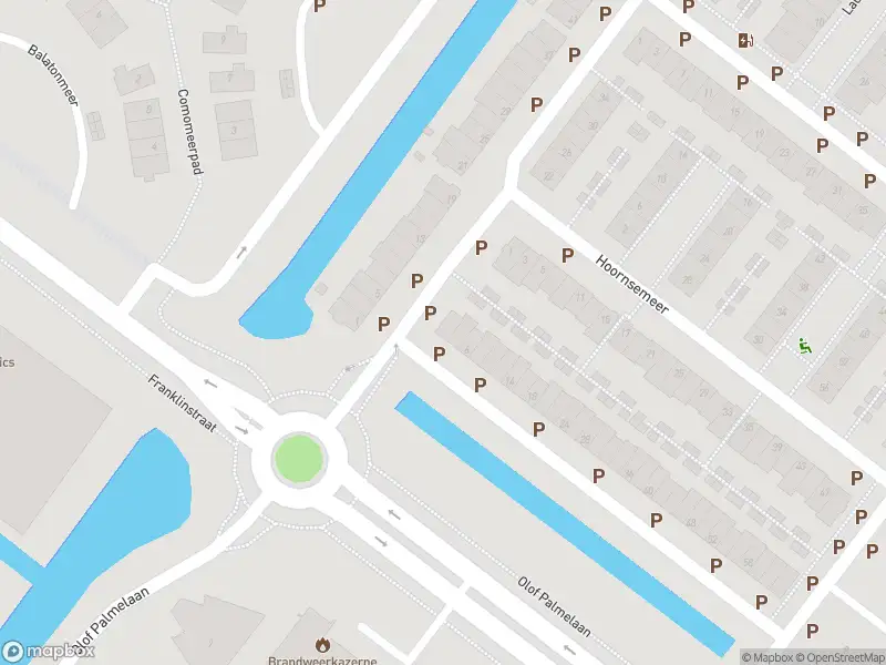 Ambulance met grote spoed naar de Drontermeer in Zoetermeer