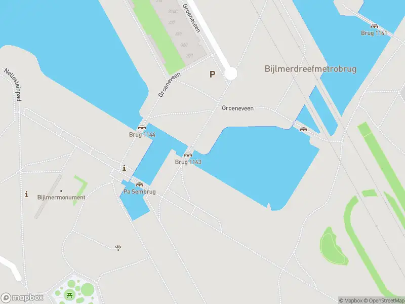 Ambulance met grote spoed naar de Groesbeekdreef in Amsterdam