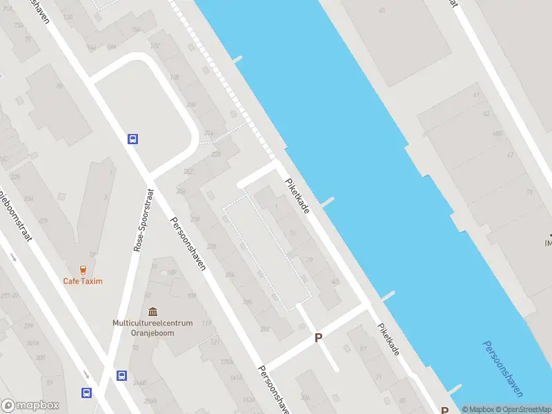 Ambulance met grote spoed naar de Piketkade in Rotterdam