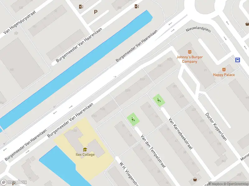 Ambulance met gepaste spoed naar de Burgemeester Van Haarenlaan in Schiedam