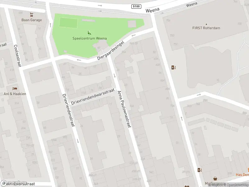 Ambulance met grote spoed naar de Anna Paulownastraat in Rotterdam