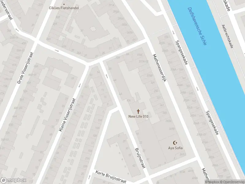 Ambulance met gepaste spoed naar de Bruijnstraat in Rotterdam