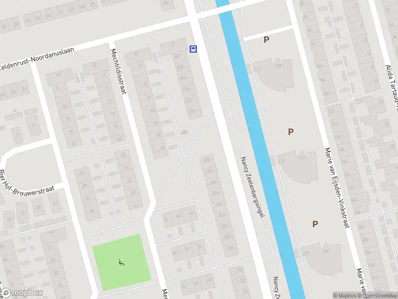 Ambulance met gepaste spoed naar de Nancy Zeelenbergsingel in Rotterdam