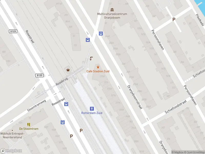 Ambulance met gepaste spoed naar de Oranjeboomstraat in Rotterdam