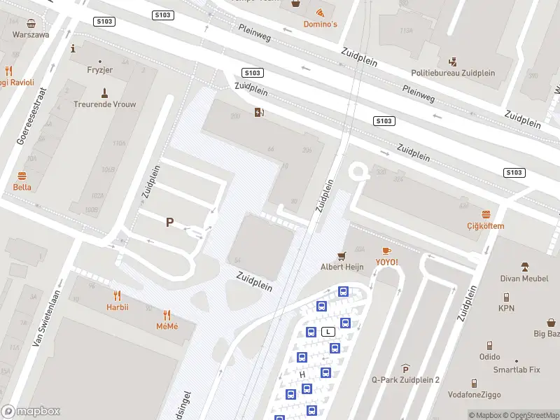 Ambulance met grote spoed naar de Zuidplein in Rotterdam