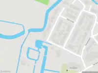 Ambulance met grote spoed naar de Komweisingel in Abbenbroek