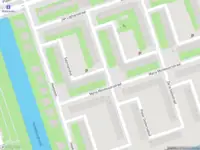 Ambulance met grote spoed naar de Salzmannhof in Amsterdam