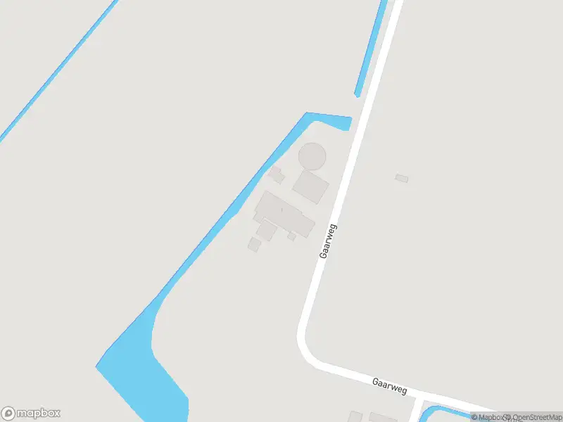 Brandweer met gepaste spoed naar de Gaarweg in Hellevoetsluis vanwege een buitenbrand