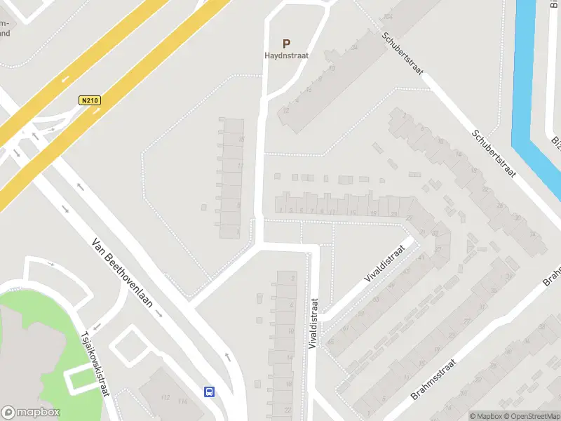 Ambulance met gepaste spoed naar de Vivaldistraat in Capelle aan den IJssel