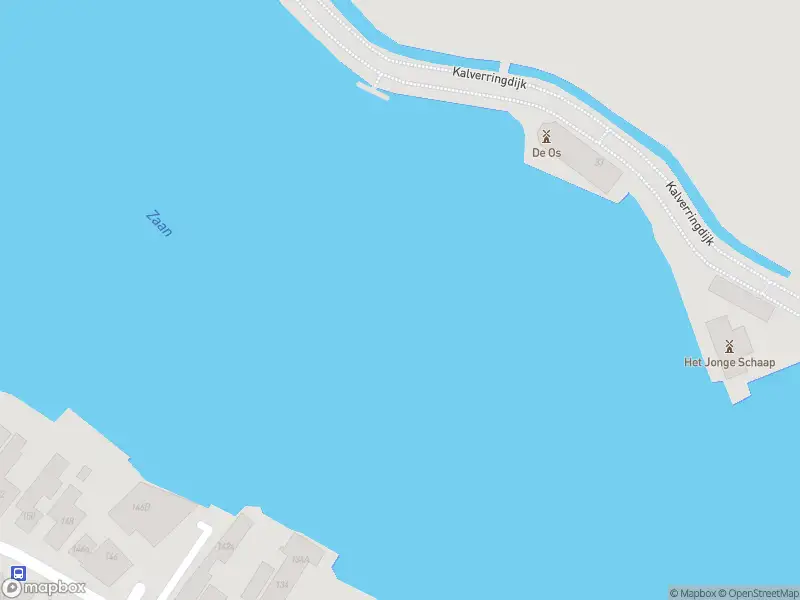 Ambulance met grote spoed naar de Kalverringdijk in Zaandam