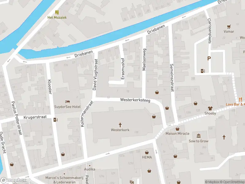 Ambulance met gepaste spoed naar de Westerkerksteeg in Enkhuizen