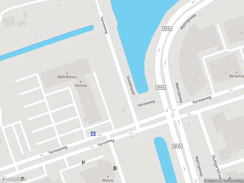 Ambulance met grote spoed naar de Vareseweg in Rotterdam