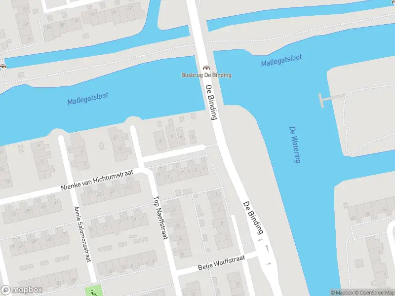 Ambulance met gepaste spoed naar de Nienke van Hichtumstraat in Zaandam