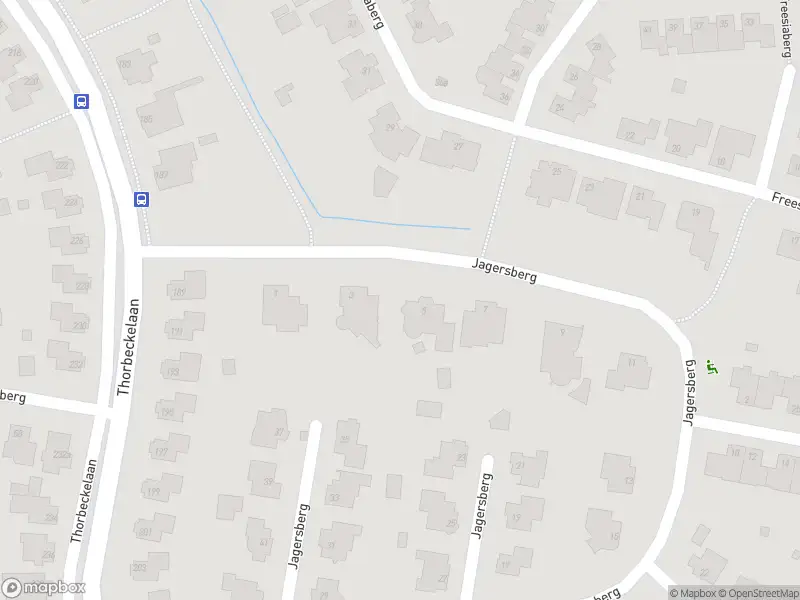 Brandweer en politie met grote spoed naar de Eikenlaan in Roosendaal vanwege waarnemen gaslucht