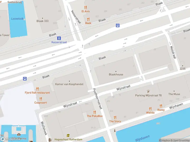 Ambulance met grote spoed naar de André van der Louwbrug in Rotterdam