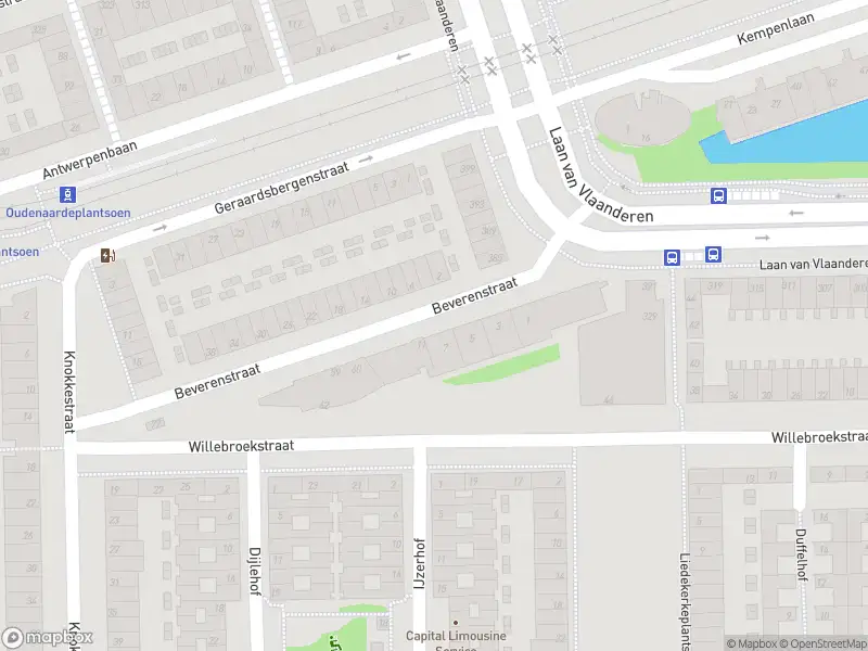 Ambulance met grote spoed naar de Beverenstraat in Amsterdam