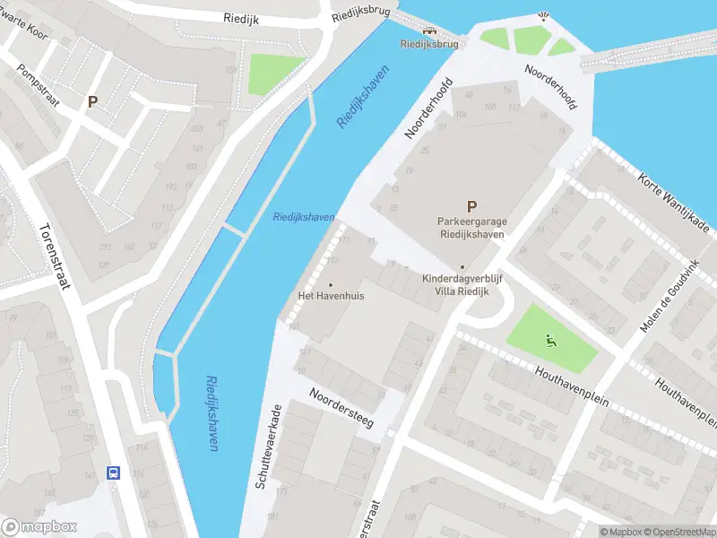 Ambulance met grote spoed naar de Schuttevaerkade in Dordrecht