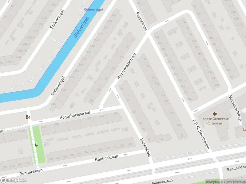 Ambulance met gepaste spoed naar de Hogerbeetsstraat in Rotterdam