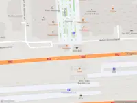 Ambulance met grote spoed naar de Zuidplein in Amsterdam