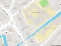 Ambulance met gepaste spoed naar de Braassemerstraat in Leiden