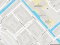 Ambulance met gepaste spoed naar de Hannie Schaftstraat in Velserbroek