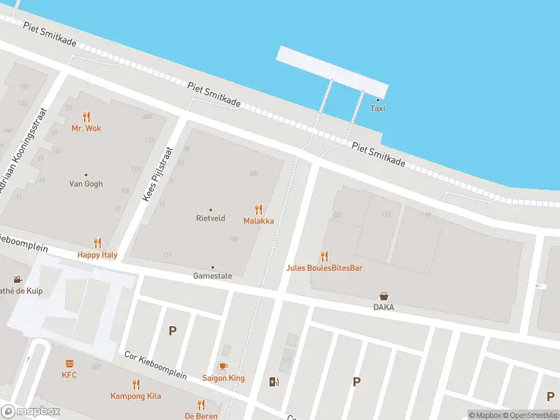 Ambulance met grote spoed naar de Puck van Heelstraat in Rotterdam