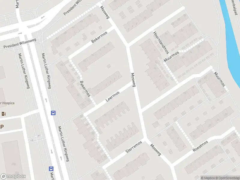 Ambulance met grote spoed naar de Leermos in Rotterdam