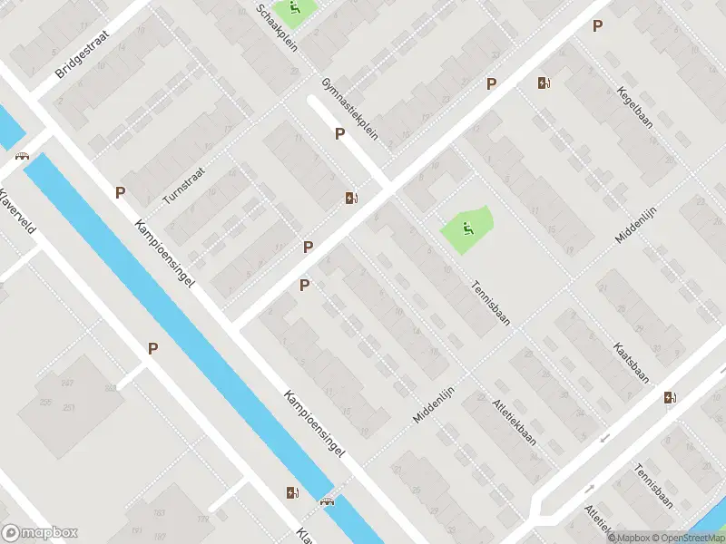 Ambulance met grote spoed naar de Atletiekbaan in 's-Gravenhage