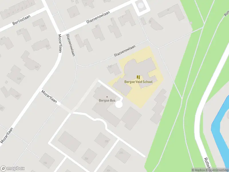 Ambulance met gepaste spoed naar de Mozartlaan in Rotterdam