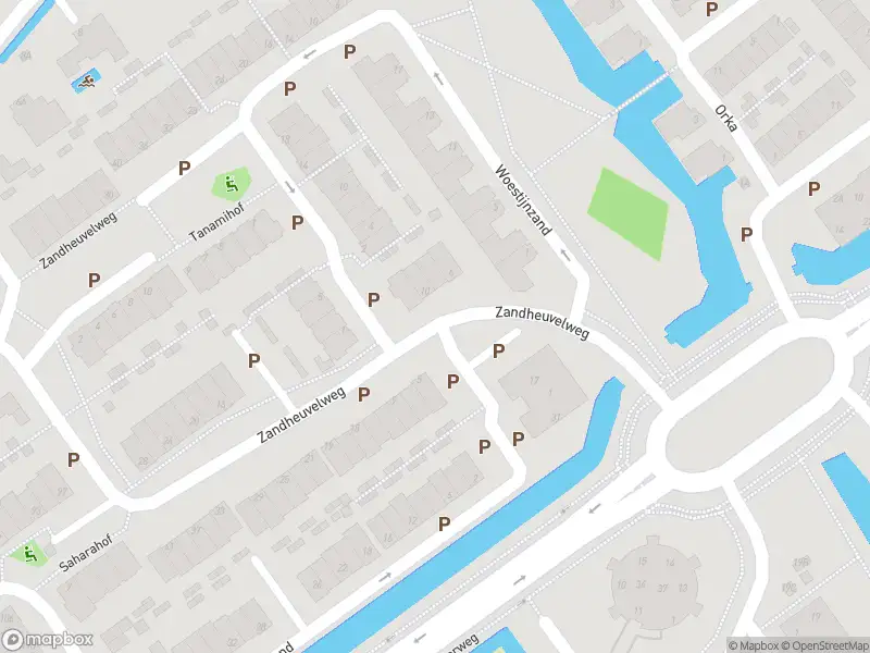 Ambulance met grote spoed naar de Zandheuvelweg in Naaldwijk