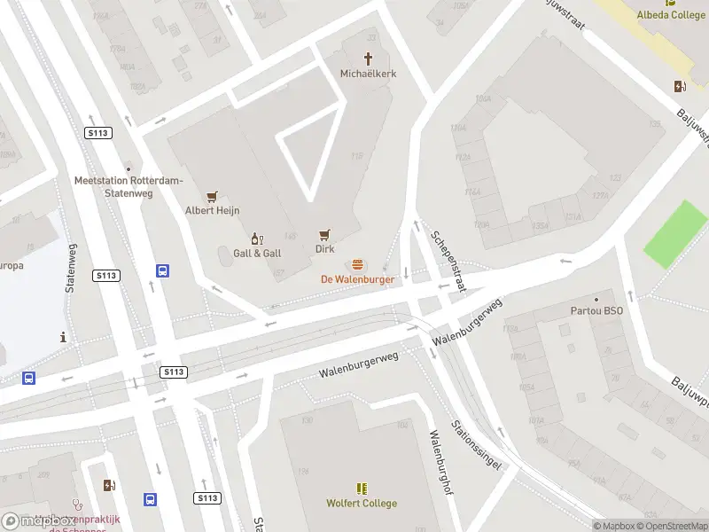 Ambulance met grote spoed naar de Walenburgerweg in Rotterdam