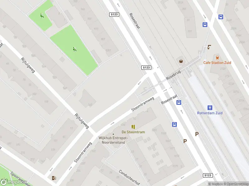 Ambulance met gepaste spoed naar de Rosestraat in Rotterdam